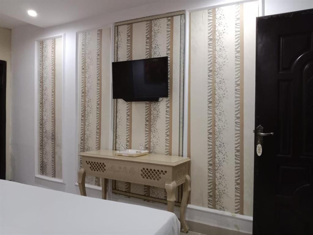 Helen One Hotel Лахор Экстерьер фото